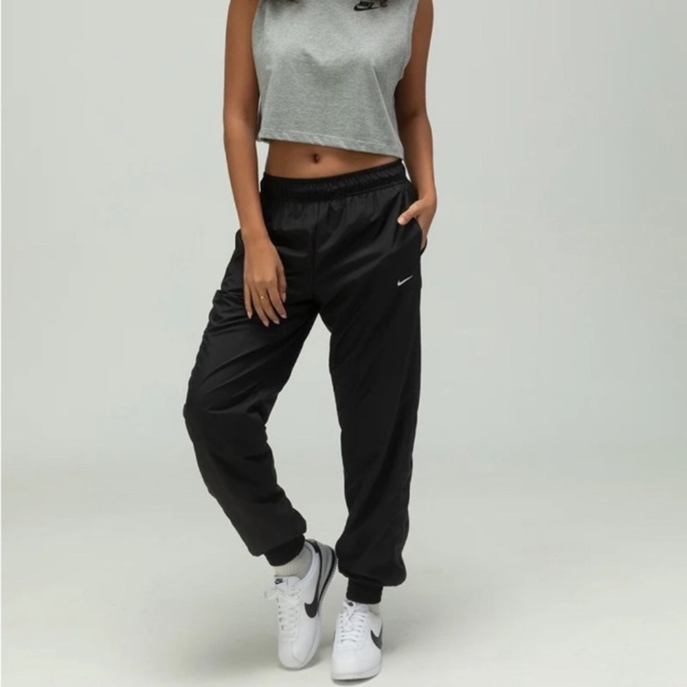 NWT Nike Sportswear Mid-Rise Oversized Woven Joggers